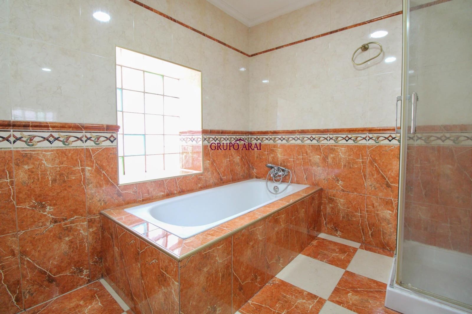 4 bedroom Flat for sale in Villafranqueza - € 300,000 (Ref: 9551880)