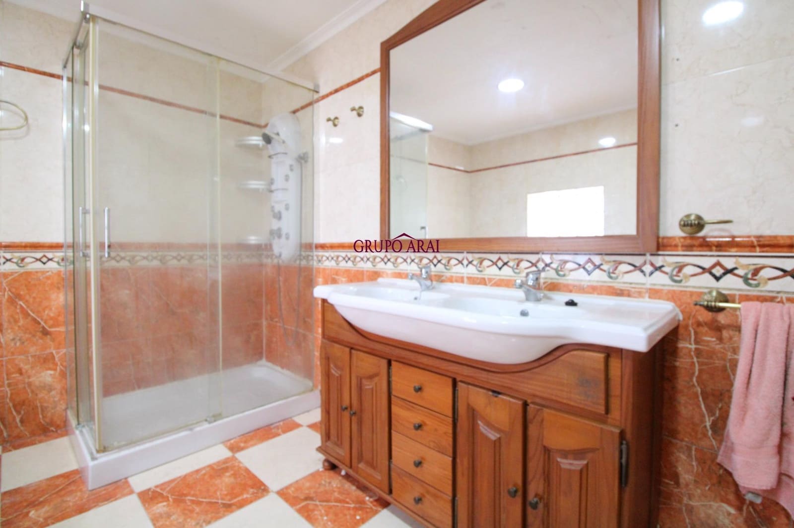 4 bedroom Flat for sale in Villafranqueza - € 300,000 (Ref: 9551880)