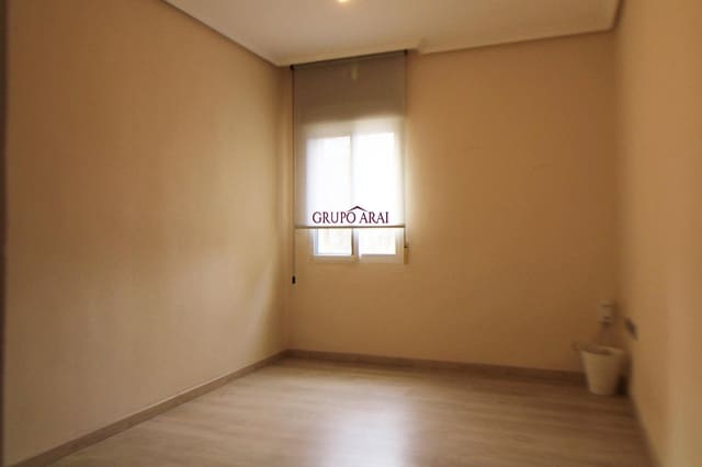 3 soveværelse Lejlighed til leje i Alipark, Alicante by - € 900 (Ref: 9568992)