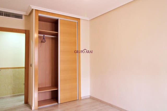 3 soveværelse Lejlighed til leje i Alipark, Alicante by - € 900 (Ref: 9568992)