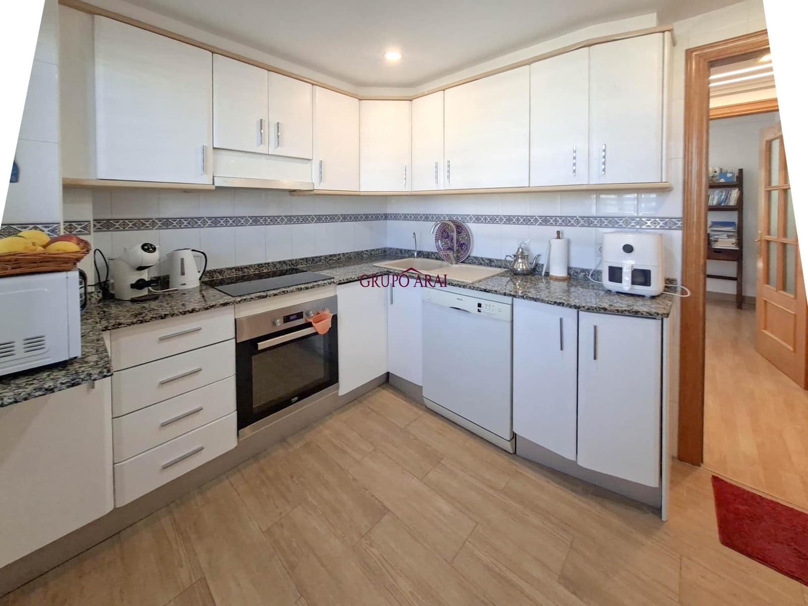 Piso de 3 habitaciones en Playa de San Juan en venta con piscina - 429.000 € (Ref: 9627782)