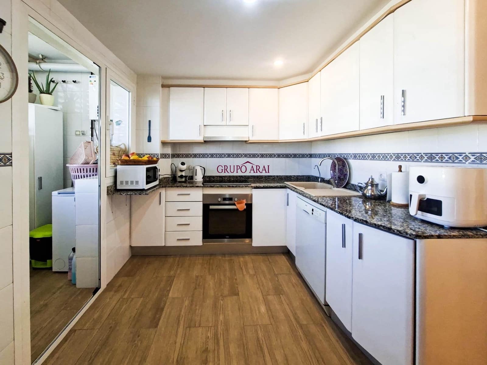 Piso de 3 habitaciones en Playa de San Juan en venta con piscina - 429.000 € (Ref: 9627782)