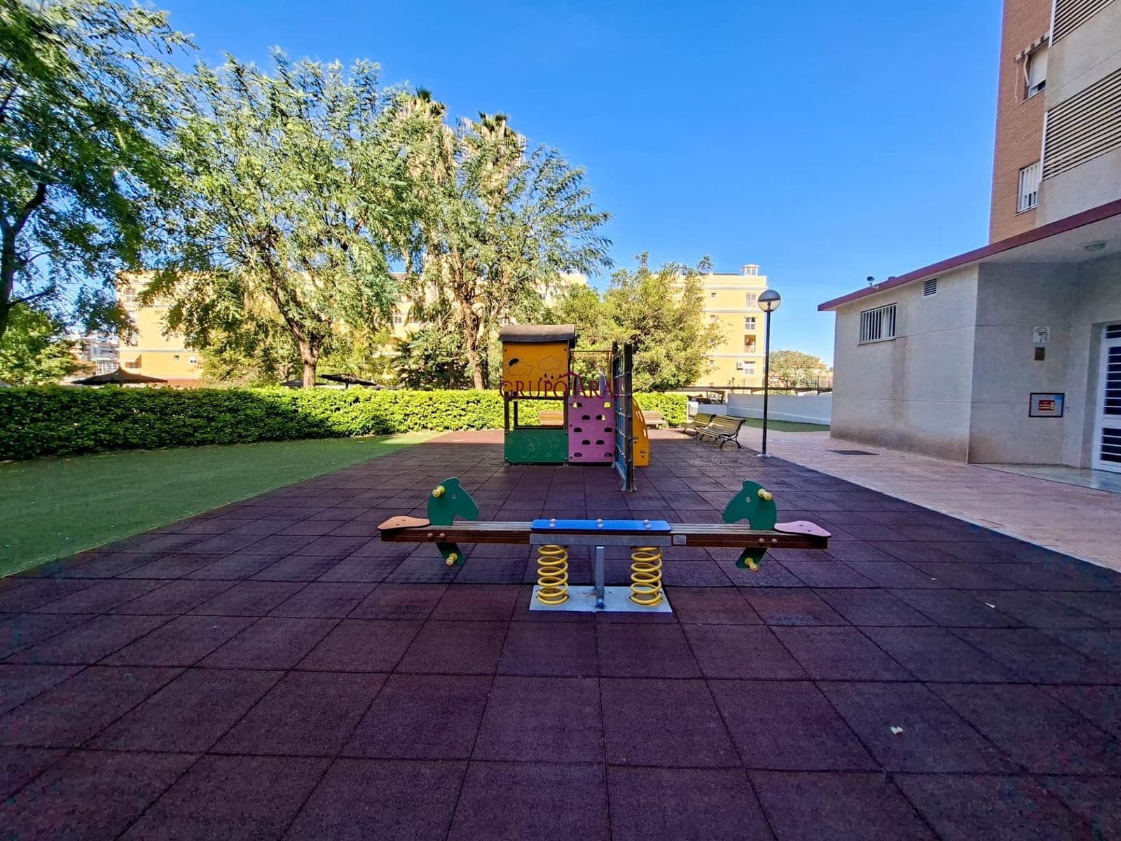 Piso de 3 habitaciones en Playa de San Juan en venta con piscina - 429.000 € (Ref: 9627782)