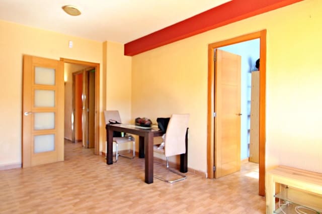 3 chambre Appartement à vendre à Cuatrocientas Viviendas, Alicante ville - 125 000 € (Ref: 9645235)