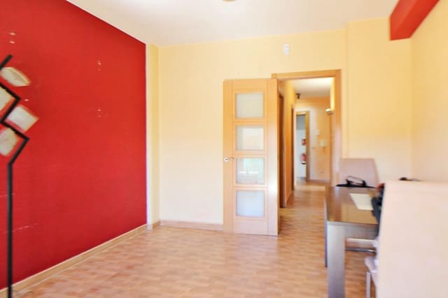 3 chambre Appartement à vendre à Cuatrocientas Viviendas, Alicante ville - 125 000 € (Ref: 9645235)