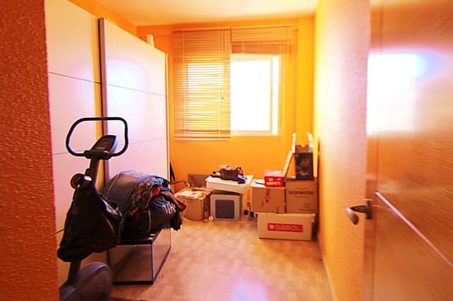 3 chambre Appartement à vendre à Cuatrocientas Viviendas, Alicante ville - 125 000 € (Ref: 9645235)