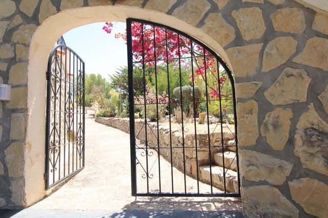 5 slaapkamer Villa te koop in Altea met zwembad garage - € 1.350.000 (Ref: 9696256)