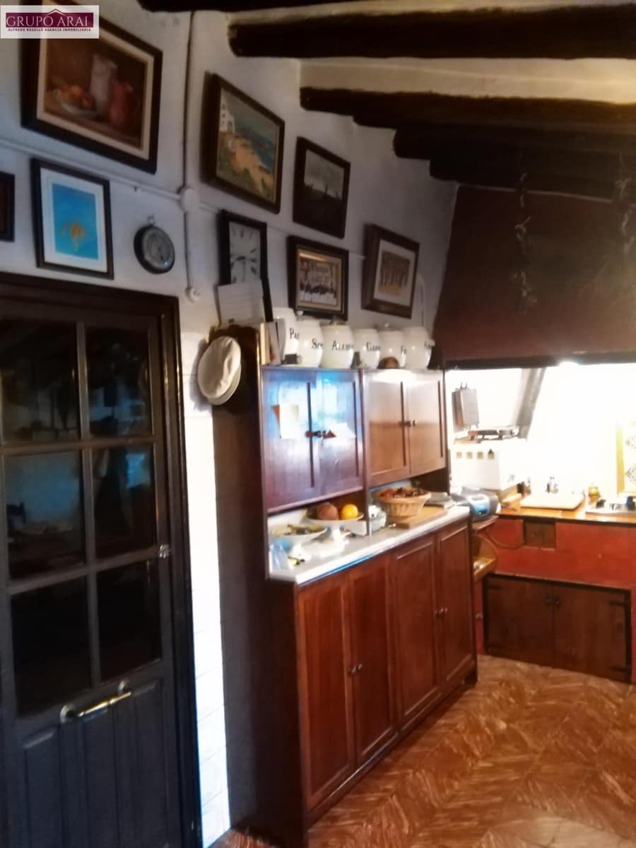 9 bedroom Villa for sale in Moralet - € 490,000 (Ref: 9732386)