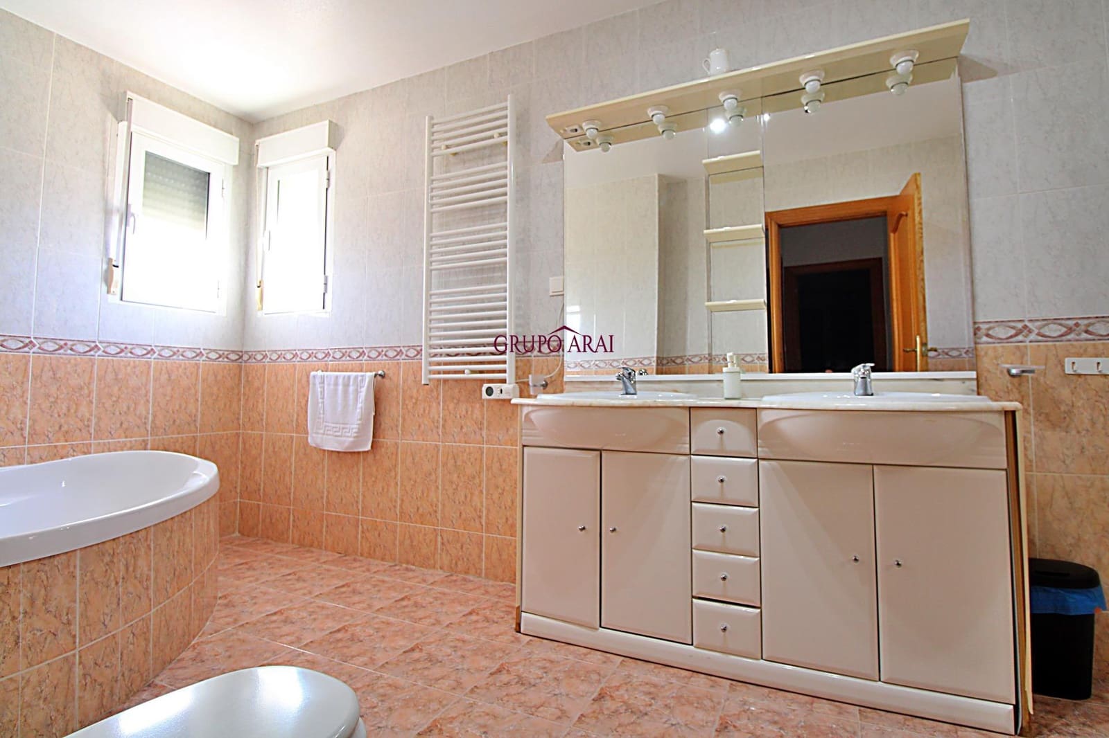 5 bedroom Villa for sale in Muchamiel / Mutxamel with garage - € 525,000 (Ref: 9788544)