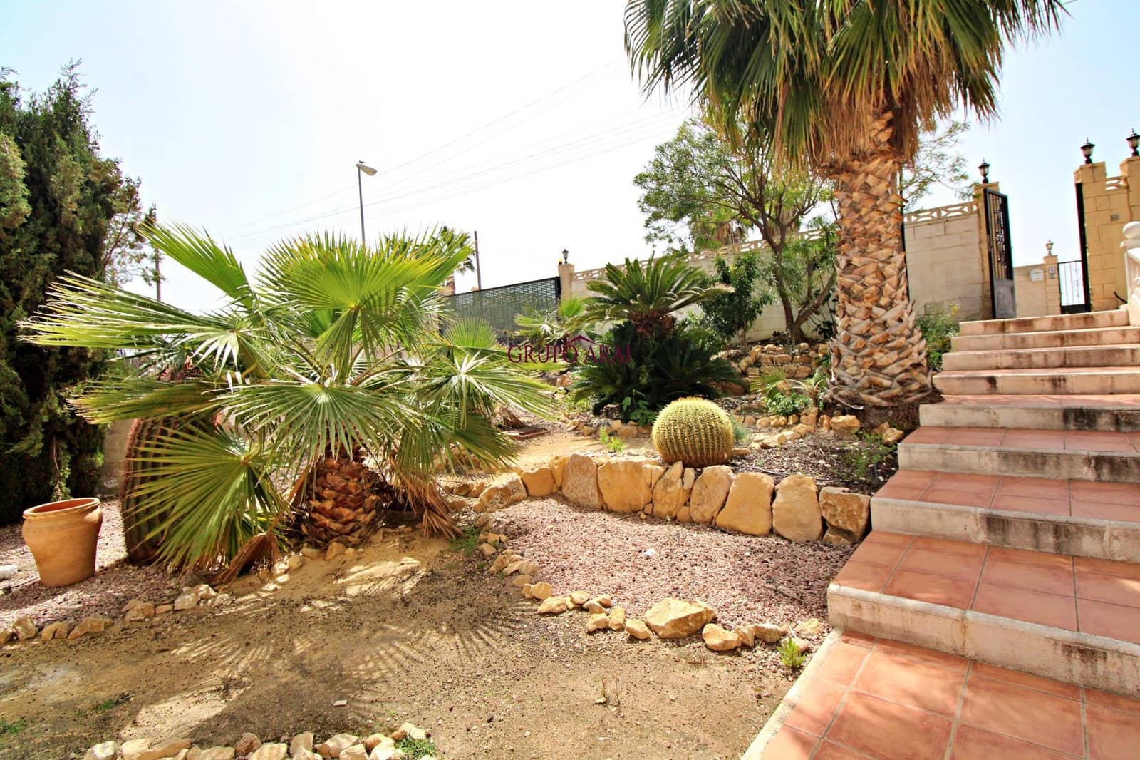 5 bedroom Villa for sale in Muchamiel / Mutxamel with garage - € 525,000 (Ref: 9788544)