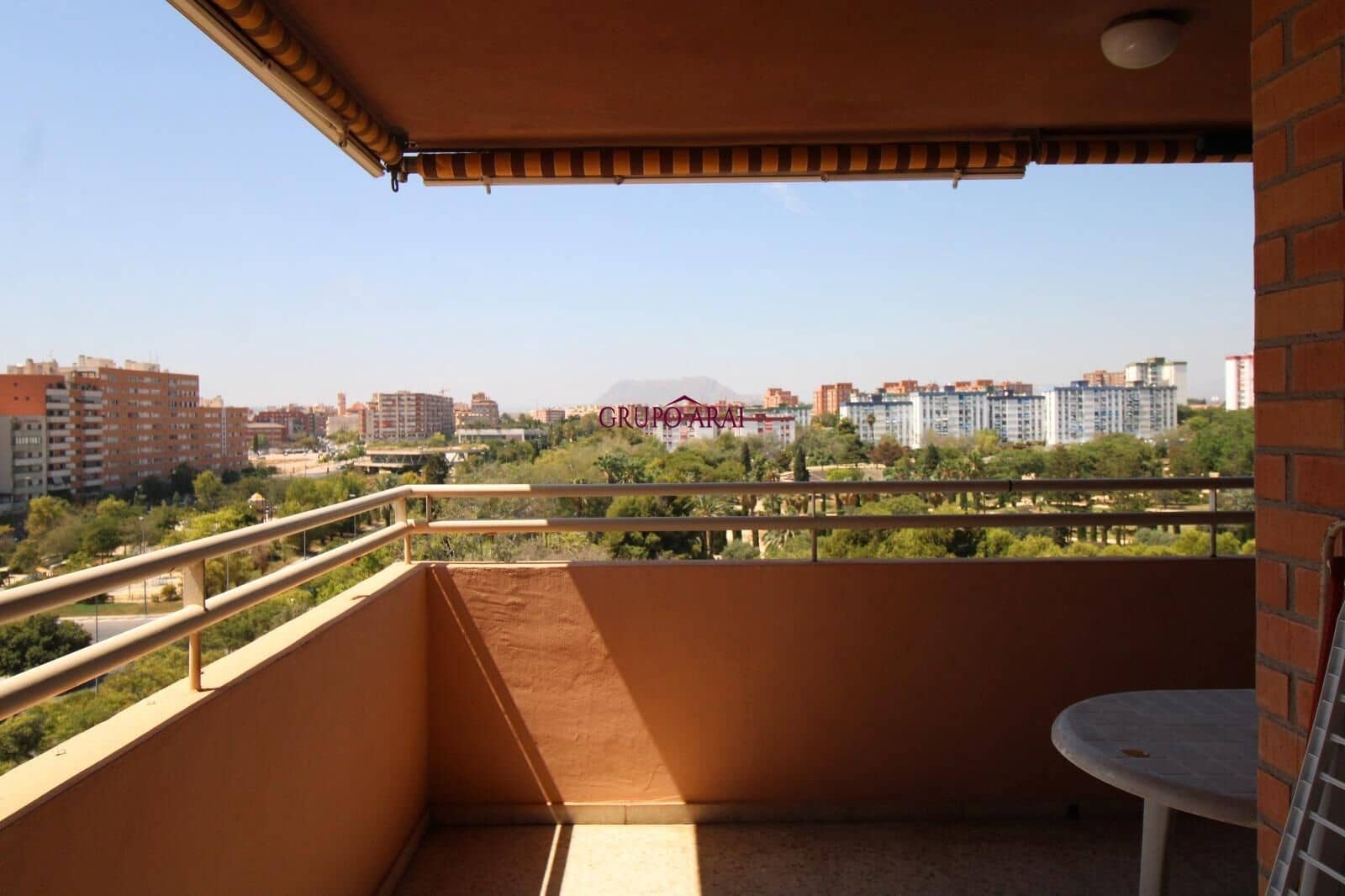 4 slaapkamer Flat te koop in Alicante stad met zwembad garage - € 240.000 (Ref: 9791219)