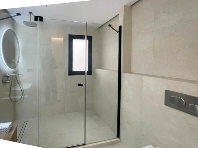 2 soveværelse Lejlighed til salg i Mercado, Alicante by - € 450.000 (Ref: 9829350)