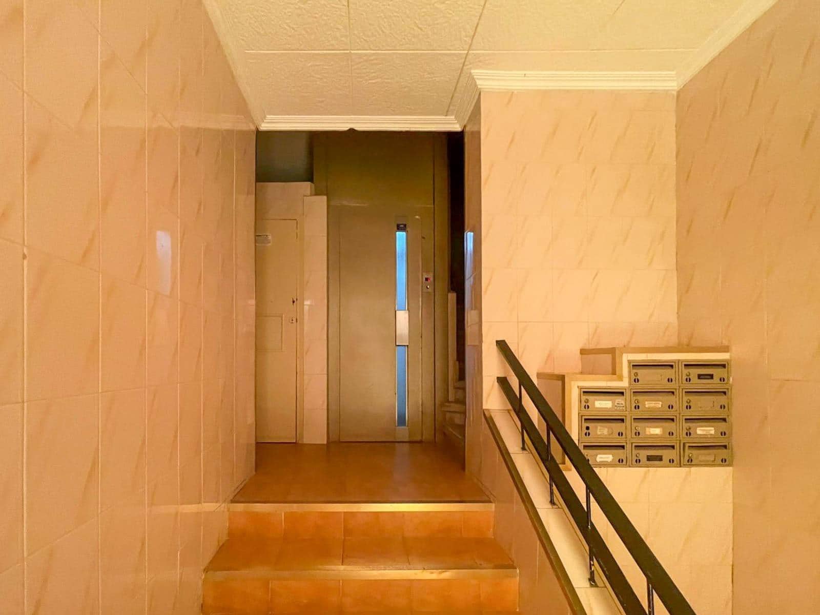 2 soveværelse Lejlighed til salg i Alicante by - € 450.000 (Ref: 9829350)