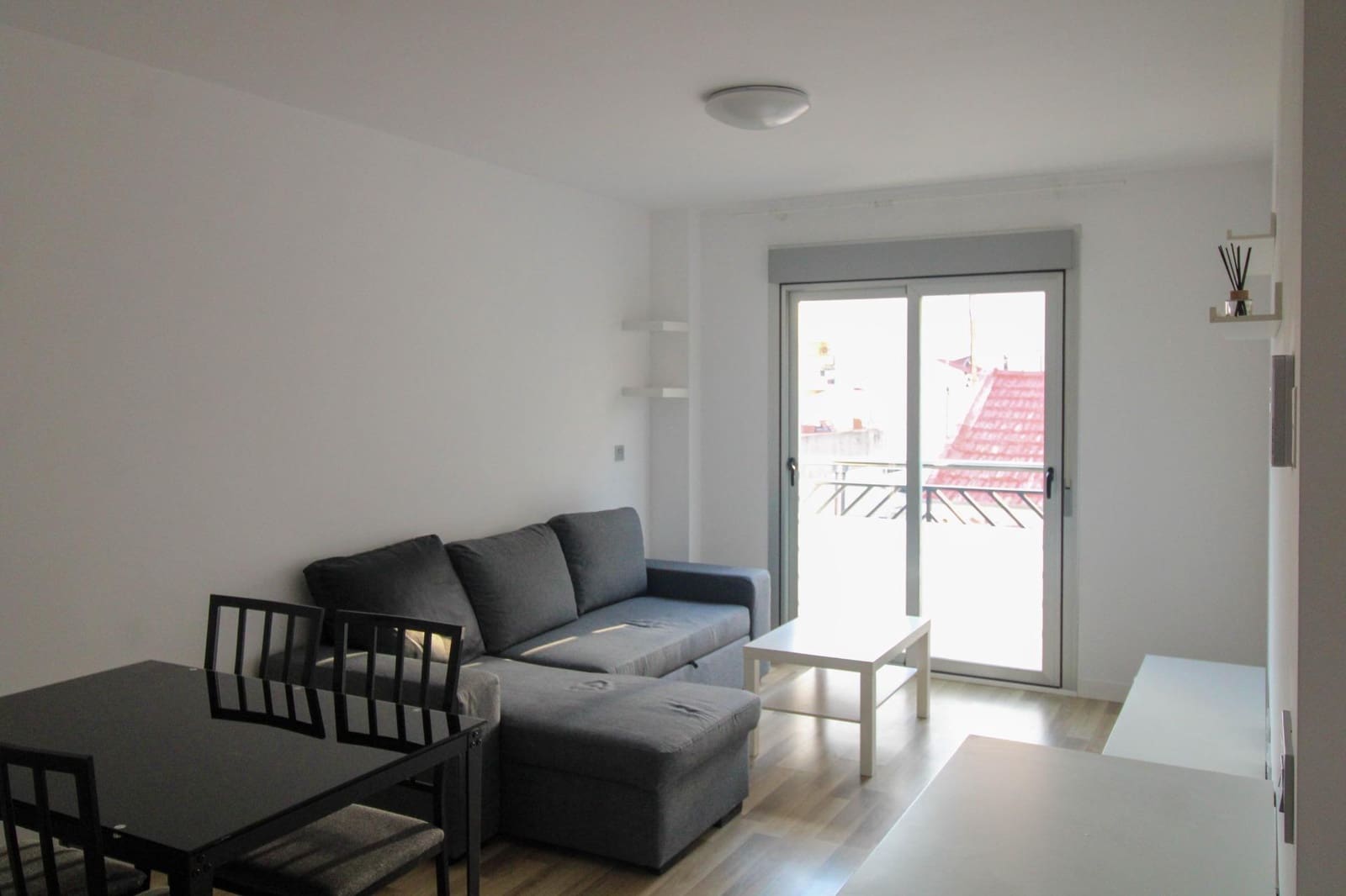 2 bedroom Flat for rent in Alicante / Alacant city - € 980 (Ref: 9839475)