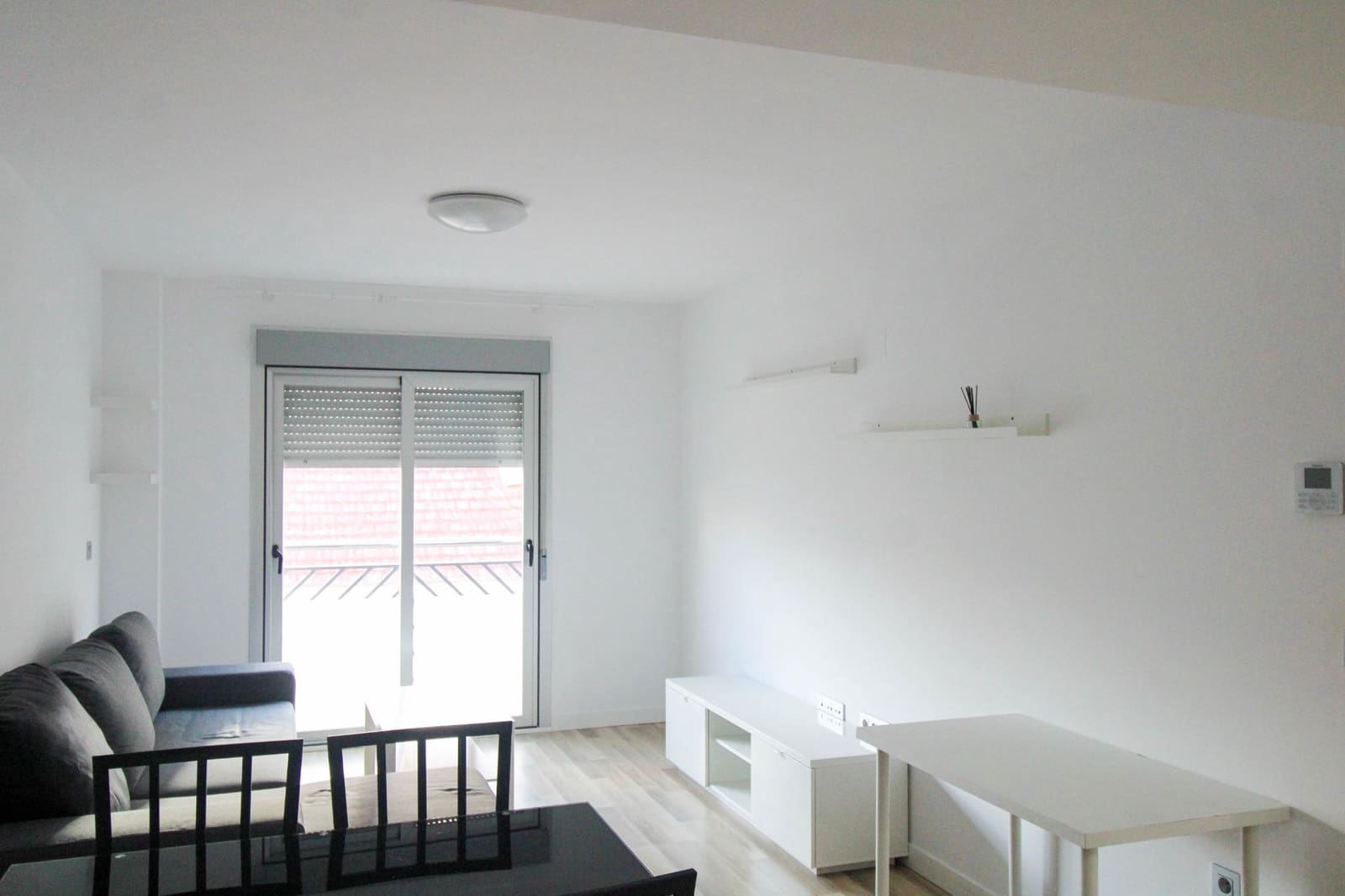 2 bedroom Flat for rent in Alicante / Alacant city - € 980 (Ref: 9839475)