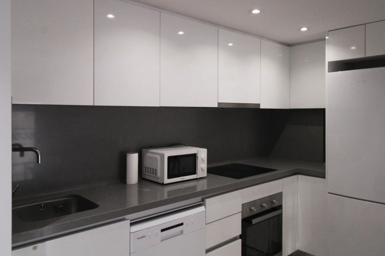 2 bedroom Flat for rent in Alicante / Alacant city - € 980 (Ref: 9839475)
