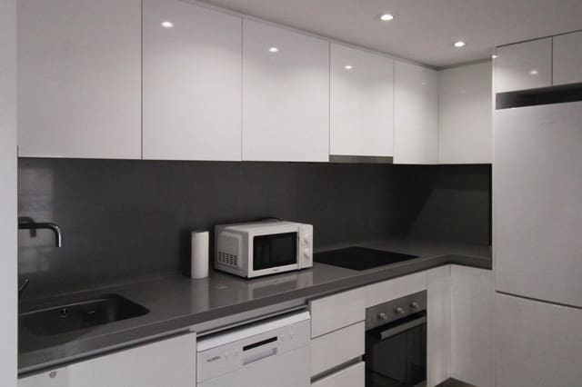 2 bedroom Flat for rent in Alicante / Alacant city - € 980 (Ref: 9839475)
