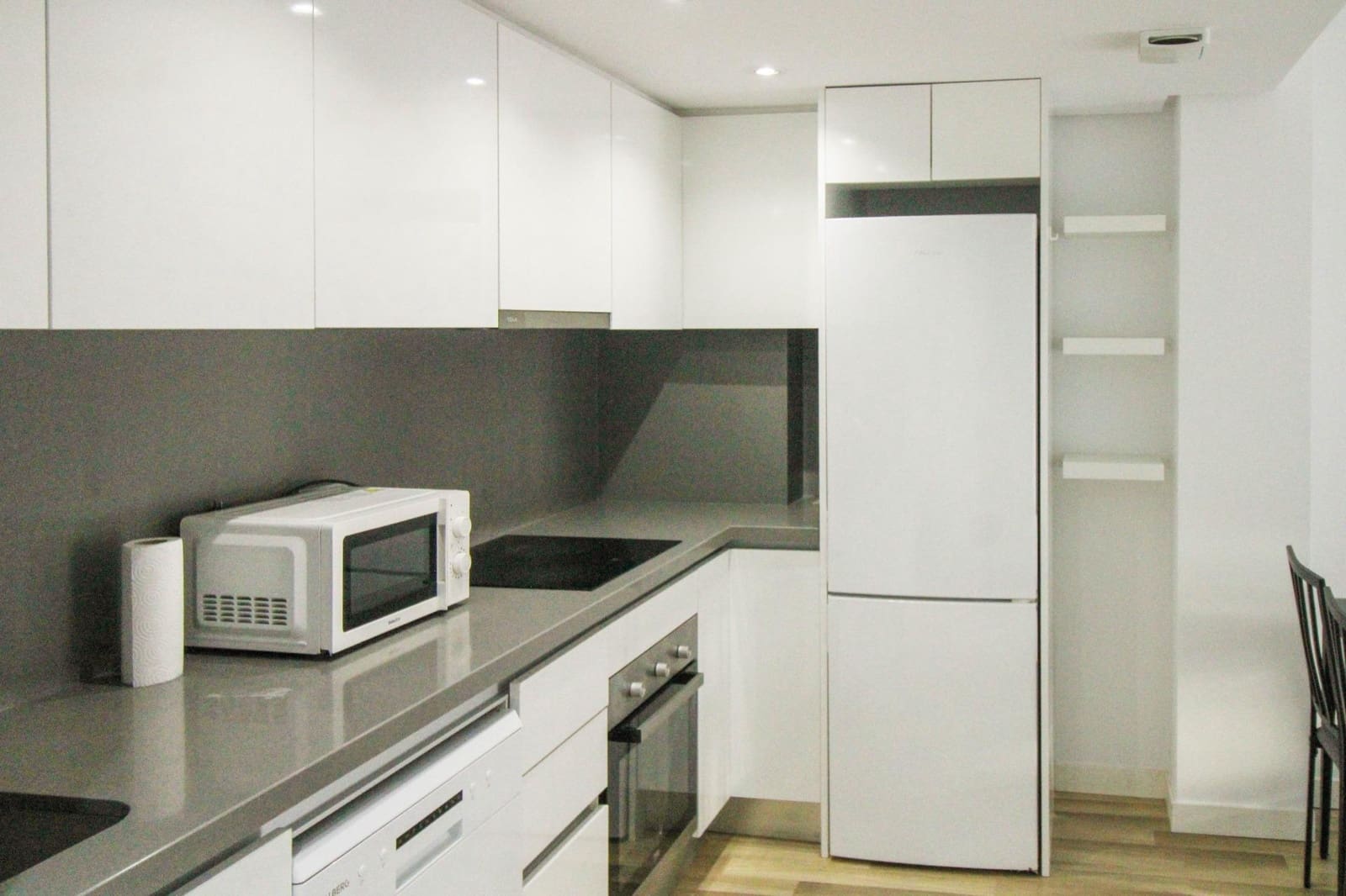 2 bedroom Flat for rent in Alicante / Alacant city - € 980 (Ref: 9839475)