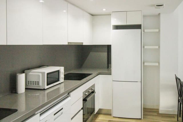 2 bedroom Flat for rent in Alicante / Alacant city - € 980 (Ref: 9839475)
