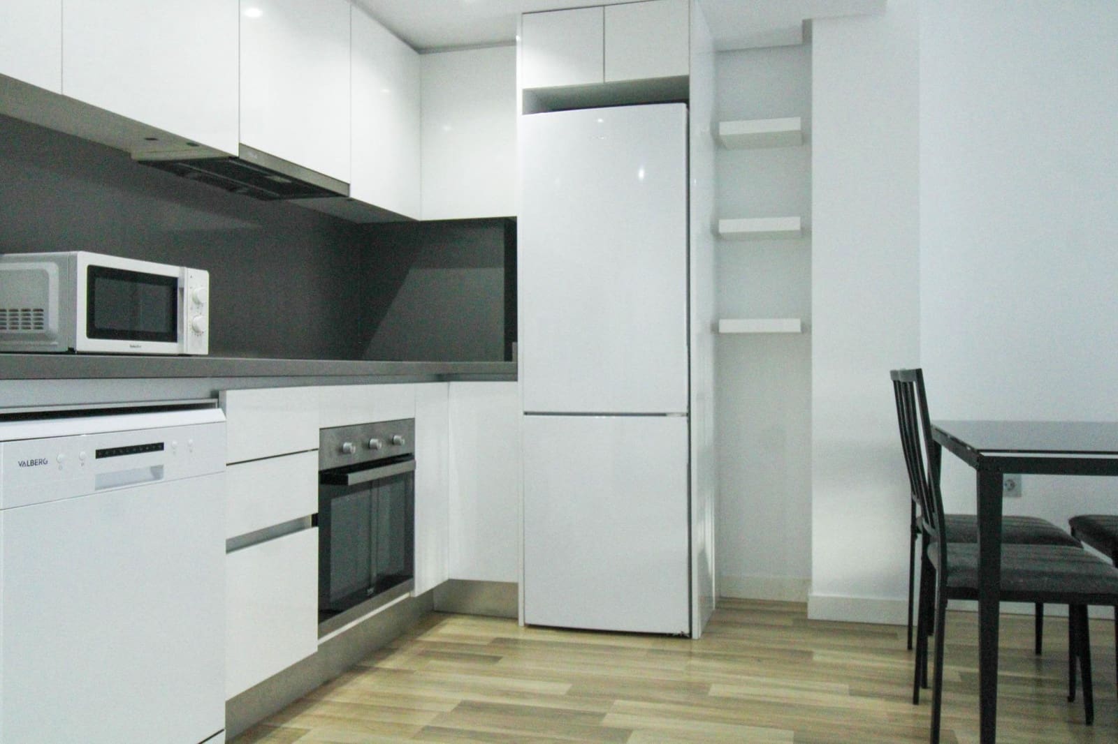 2 bedroom Flat for rent in Alicante / Alacant city - € 980 (Ref: 9839475)