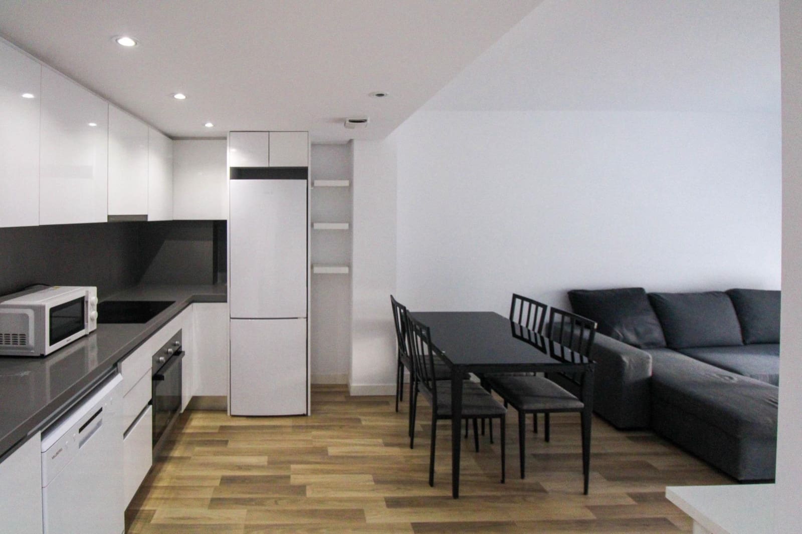 2 bedroom Flat for rent in Alicante / Alacant city - € 980 (Ref: 9839475)