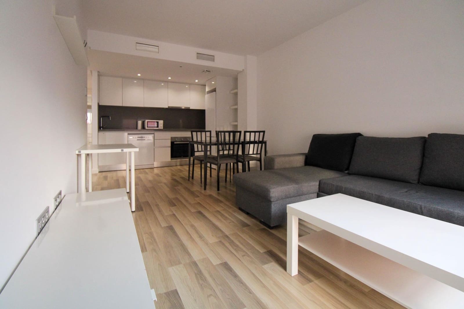 2 bedroom Flat for rent in Alicante / Alacant city - € 980 (Ref: 9839475)
