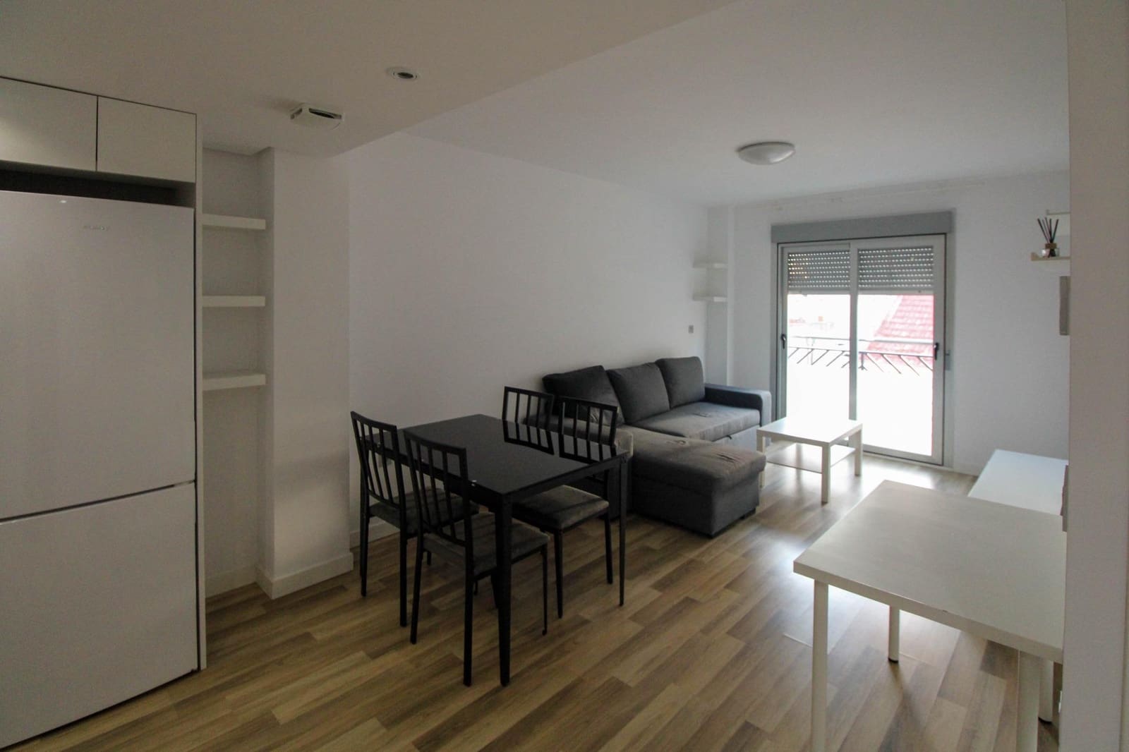 2 bedroom Flat for rent in Alicante / Alacant city - € 980 (Ref: 9839475)