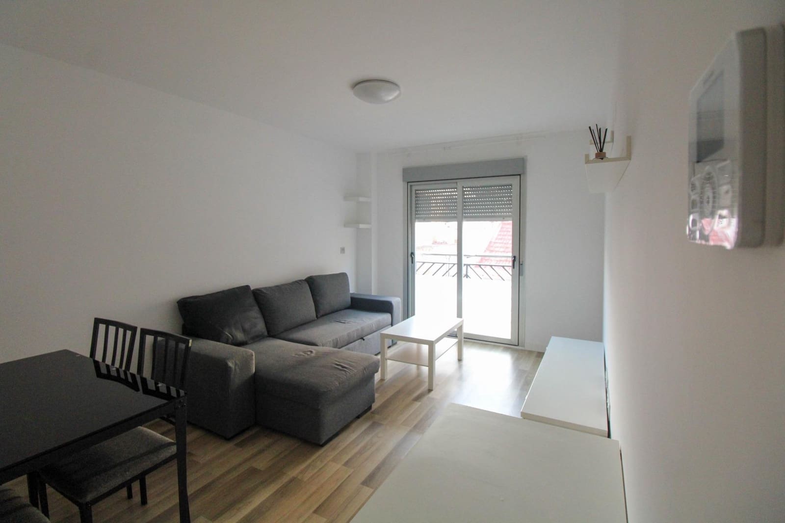 2 bedroom Flat for rent in Alicante / Alacant city - € 980 (Ref: 9839475)