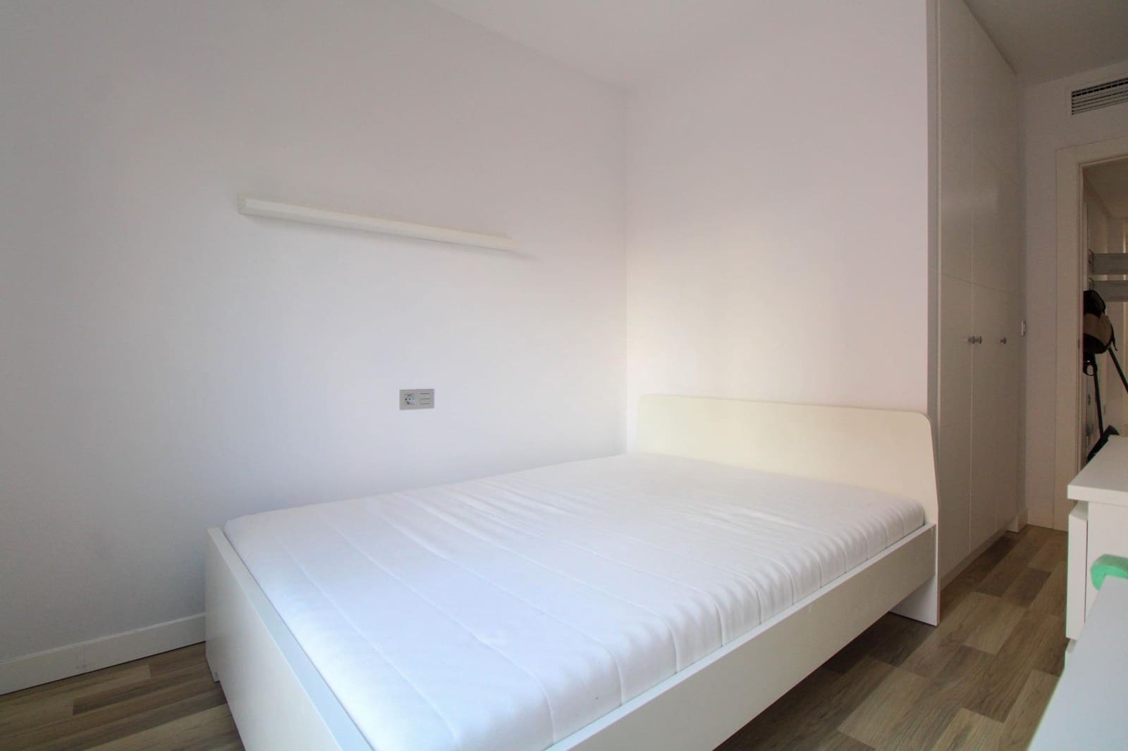 2 bedroom Flat for rent in Alicante / Alacant city - € 980 (Ref: 9839475)