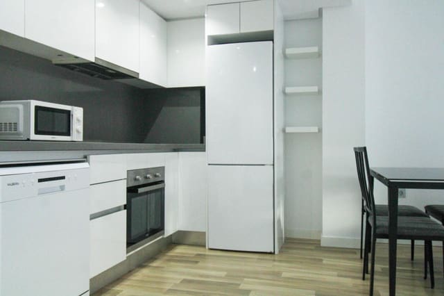 2 bedroom Flat for rent in Alicante / Alacant city - € 980 (Ref: 9839475)