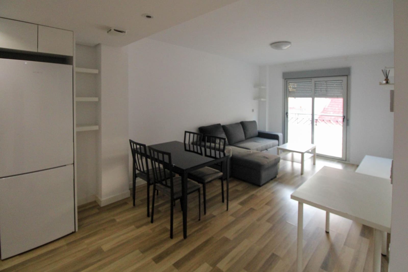 2 bedroom Flat for rent in Alicante / Alacant city - € 980 (Ref: 9839475)