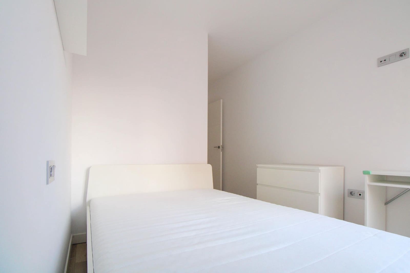 2 bedroom Flat for rent in Alicante / Alacant city - € 980 (Ref: 9839475)