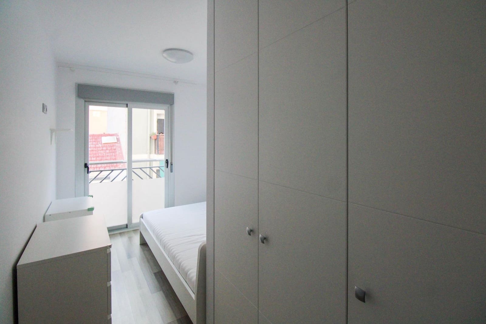 2 bedroom Flat for rent in Alicante / Alacant city - € 980 (Ref: 9839475)