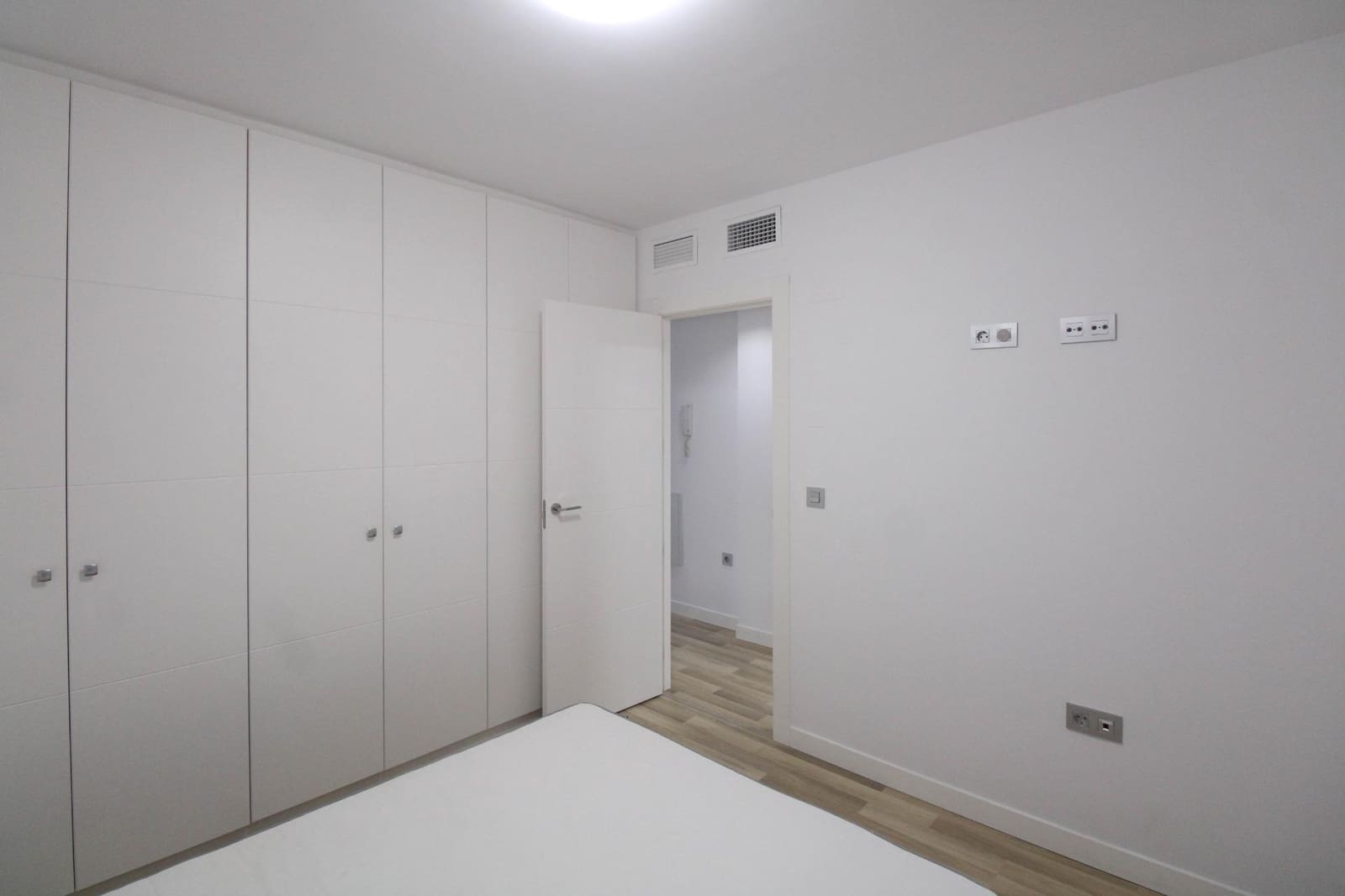 2 bedroom Flat for rent in Alicante / Alacant city - € 980 (Ref: 9839475)
