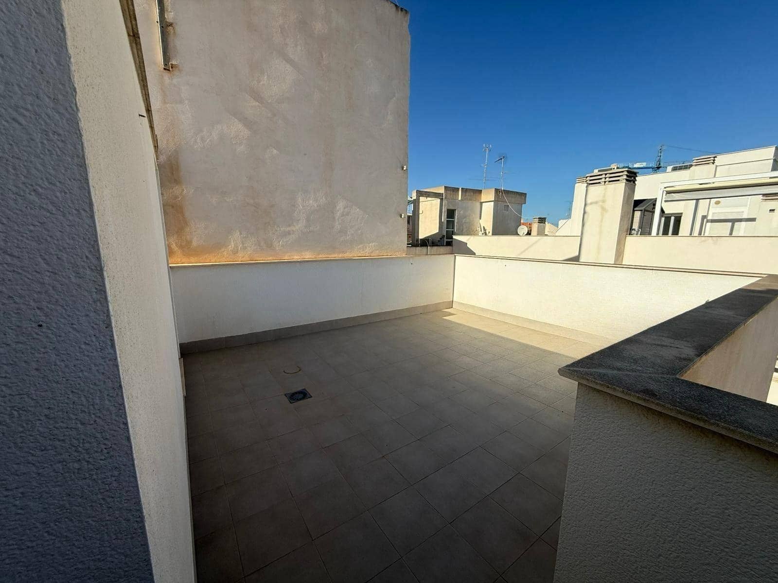 2 bedroom Flat for rent in Alicante / Alacant city - € 980 (Ref: 9839475)