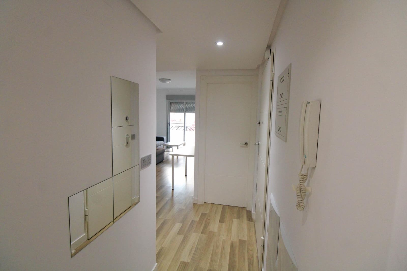 2 bedroom Flat for rent in Alicante / Alacant city - € 980 (Ref: 9839475)