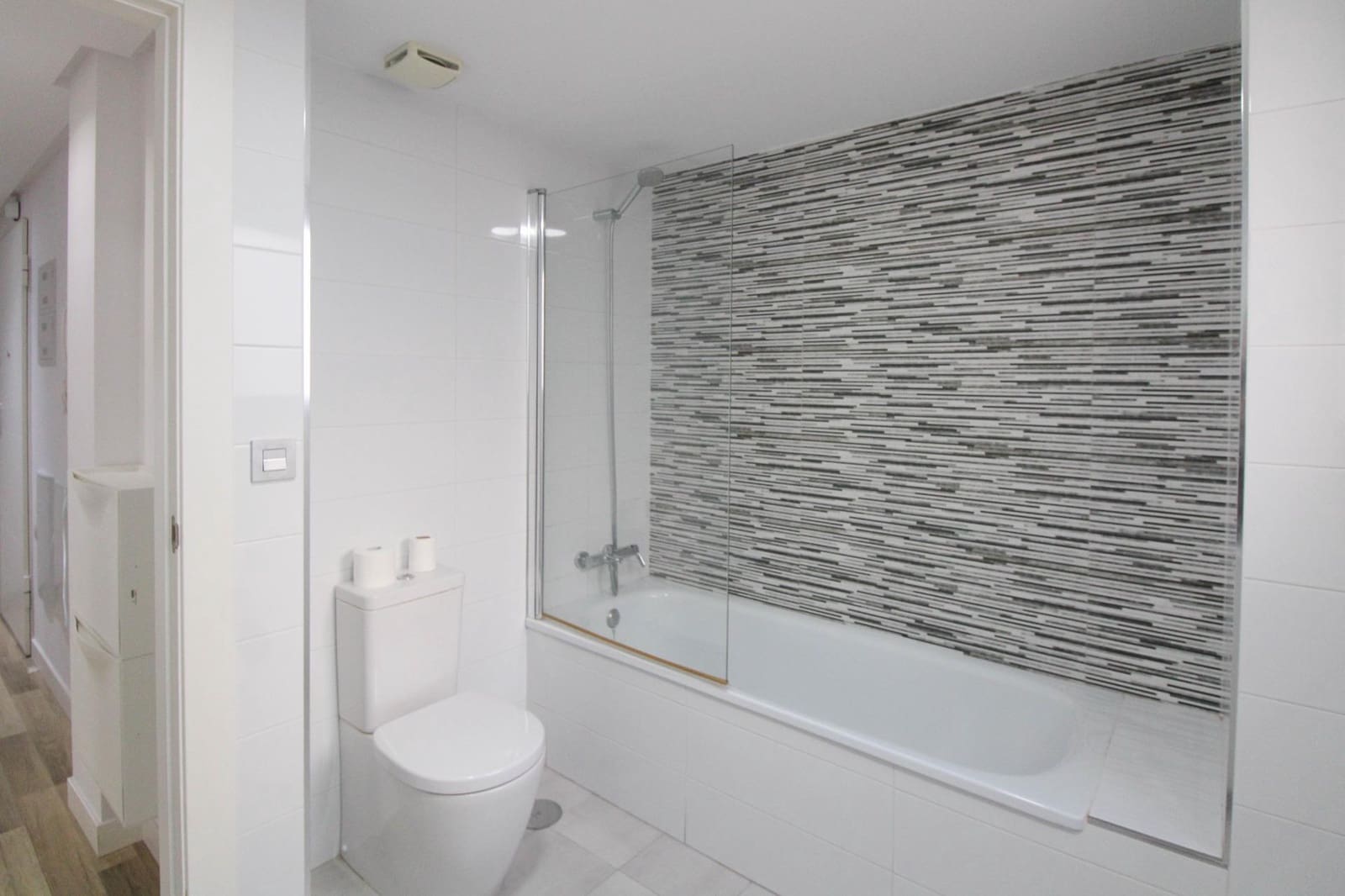 2 bedroom Flat for rent in Alicante / Alacant city - € 980 (Ref: 9839475)