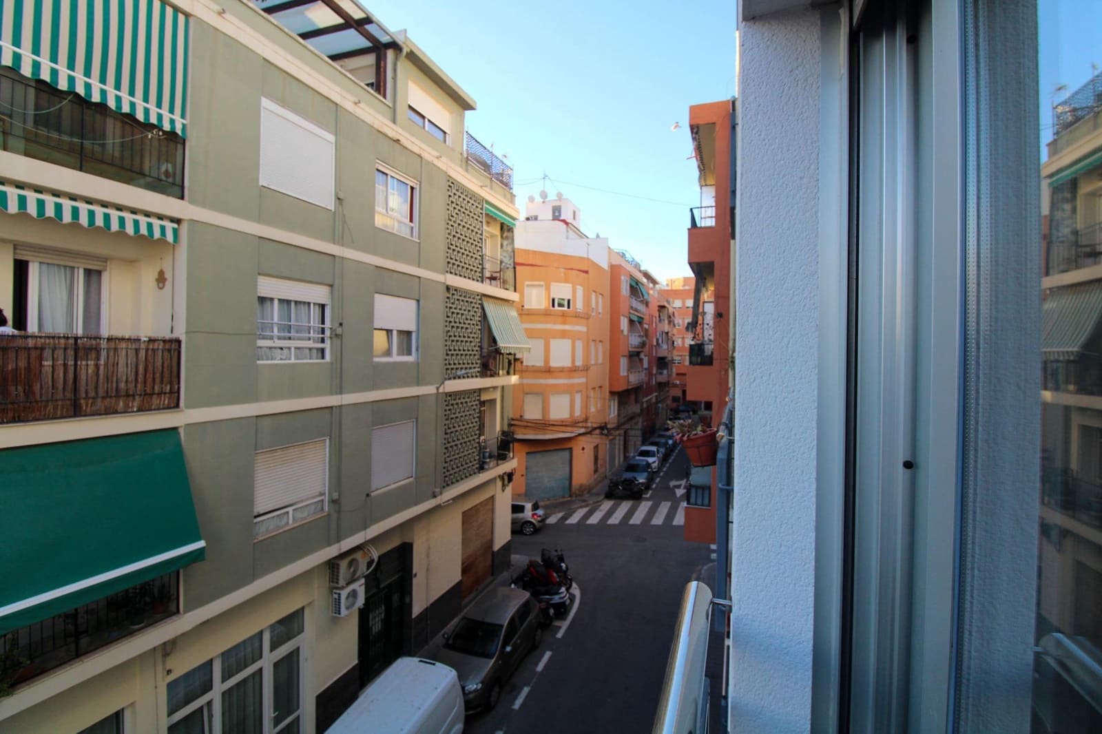2 bedroom Flat for rent in Alicante / Alacant city - € 980 (Ref: 9839475)