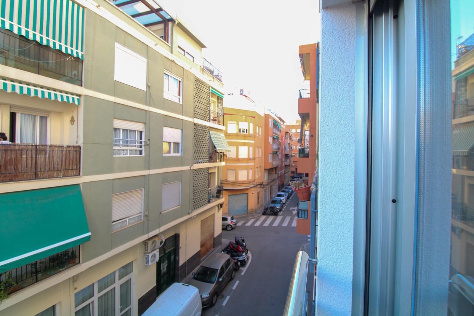 2 bedroom Flat for rent in Alicante / Alacant city - € 980 (Ref: 9839475)