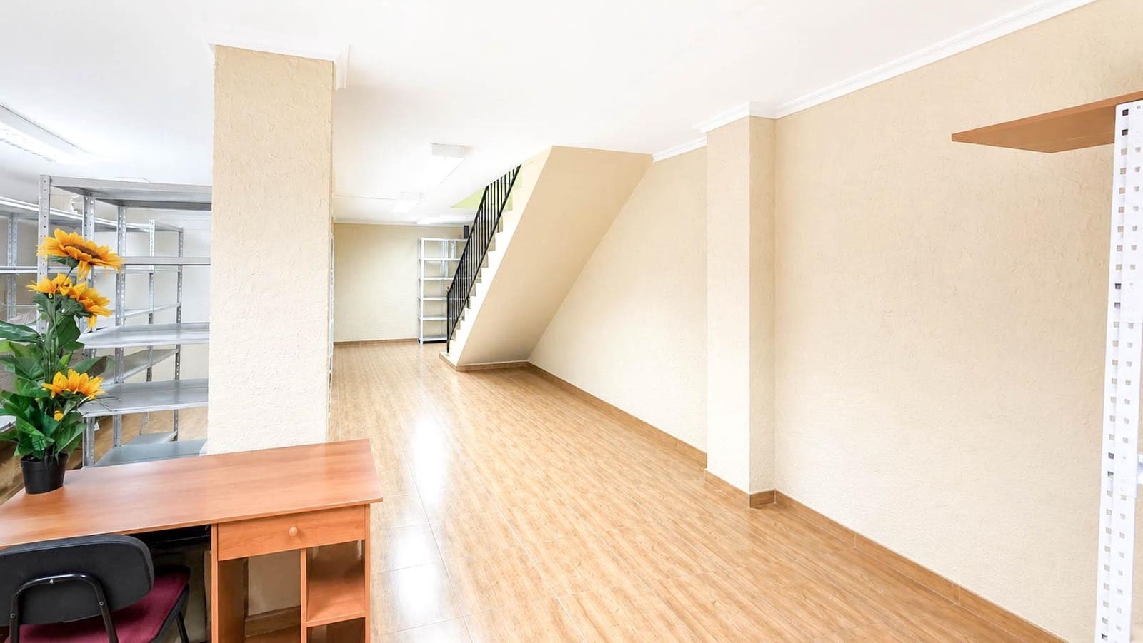 Kaupallinen myytävänä paikassa Alicante kaupunki - 117 000 € (Ref: 9868731)