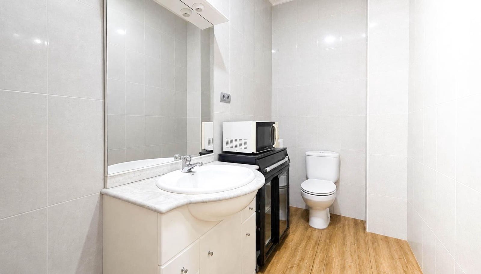 Kaupallinen myytävänä paikassa Alicante kaupunki - 117 000 € (Ref: 9868731)