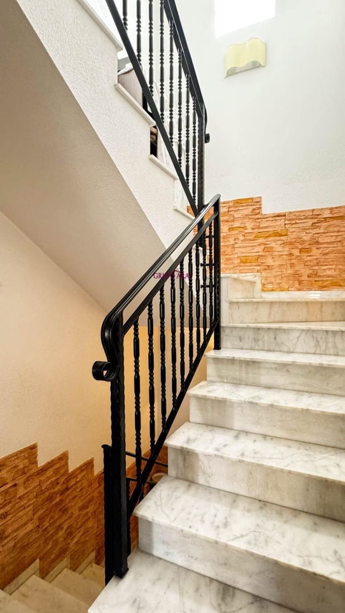 4 bedroom Villa for sale in Monforte del Cid with pool garage - € 376,500 (Ref: 9896204)