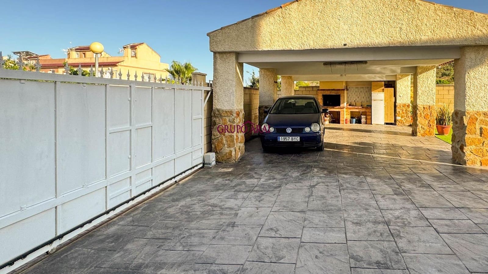 4 bedroom Villa for sale in Monforte del Cid with pool garage - € 376,500 (Ref: 9896204)