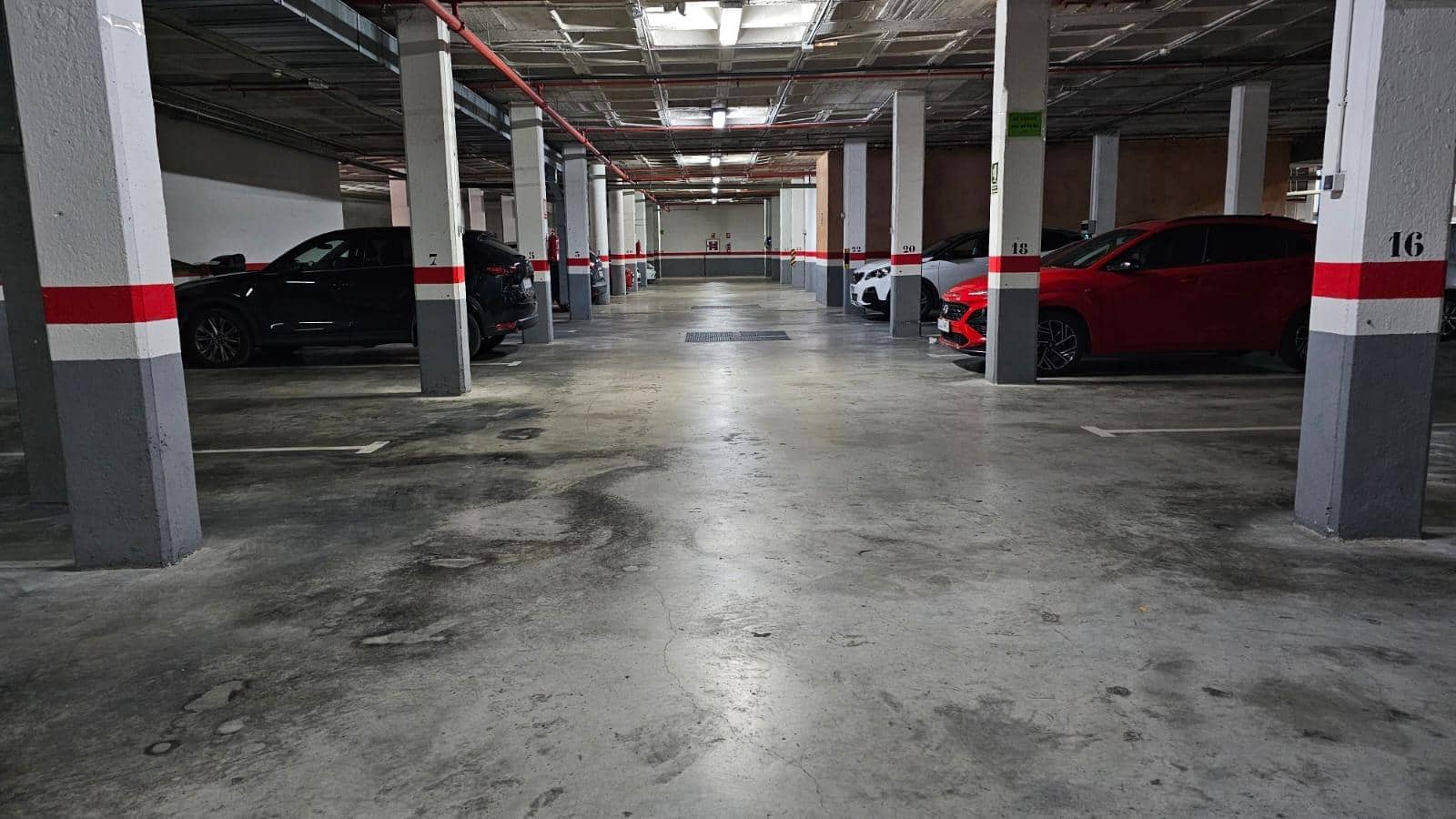 Autotalli myytävänä paikassa Alicante kaupunki - 15 000 € (Ref: 9898973)