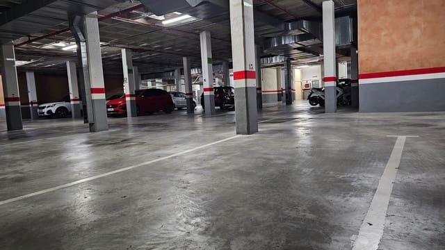 Autotalli myytävänä paikassa Alicante kaupunki - 15 000 € (Ref: 9898973)