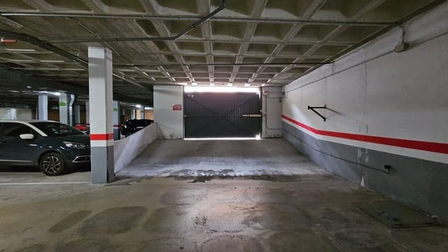 Autotalli myytävänä paikassa Alicante kaupunki - 15 000 € (Ref: 9898973)