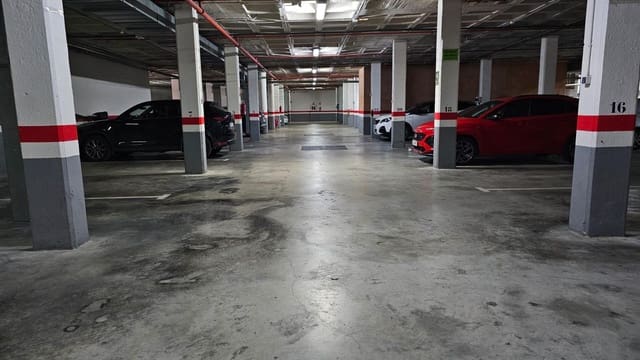 Autotalli myytävänä paikassa Alicante kaupunki - 15 000 € (Ref: 9898973)