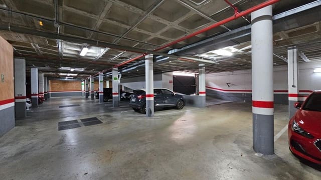 Autotalli myytävänä paikassa Alicante kaupunki - 15 000 € (Ref: 9898973)