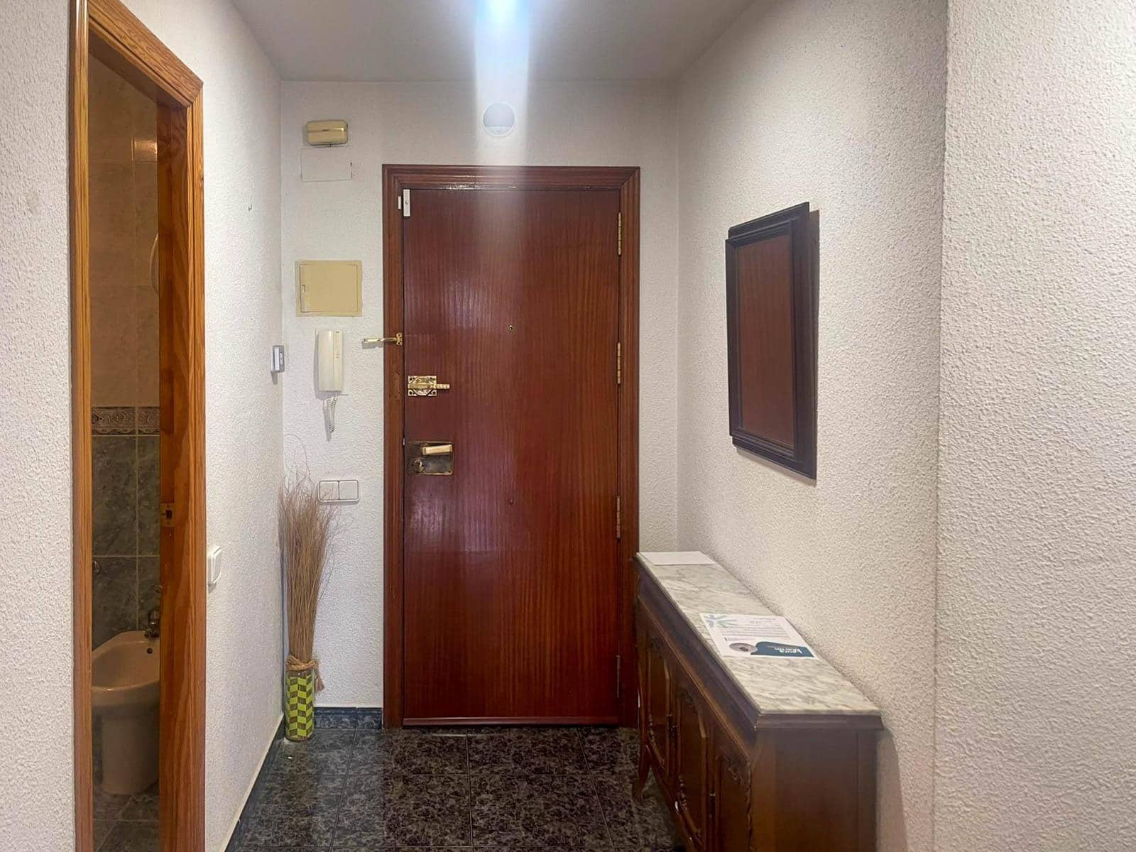 2 soveværelse Lejlighed til salg i Alicante by med garage - € 230.000 (Ref: 9904155)