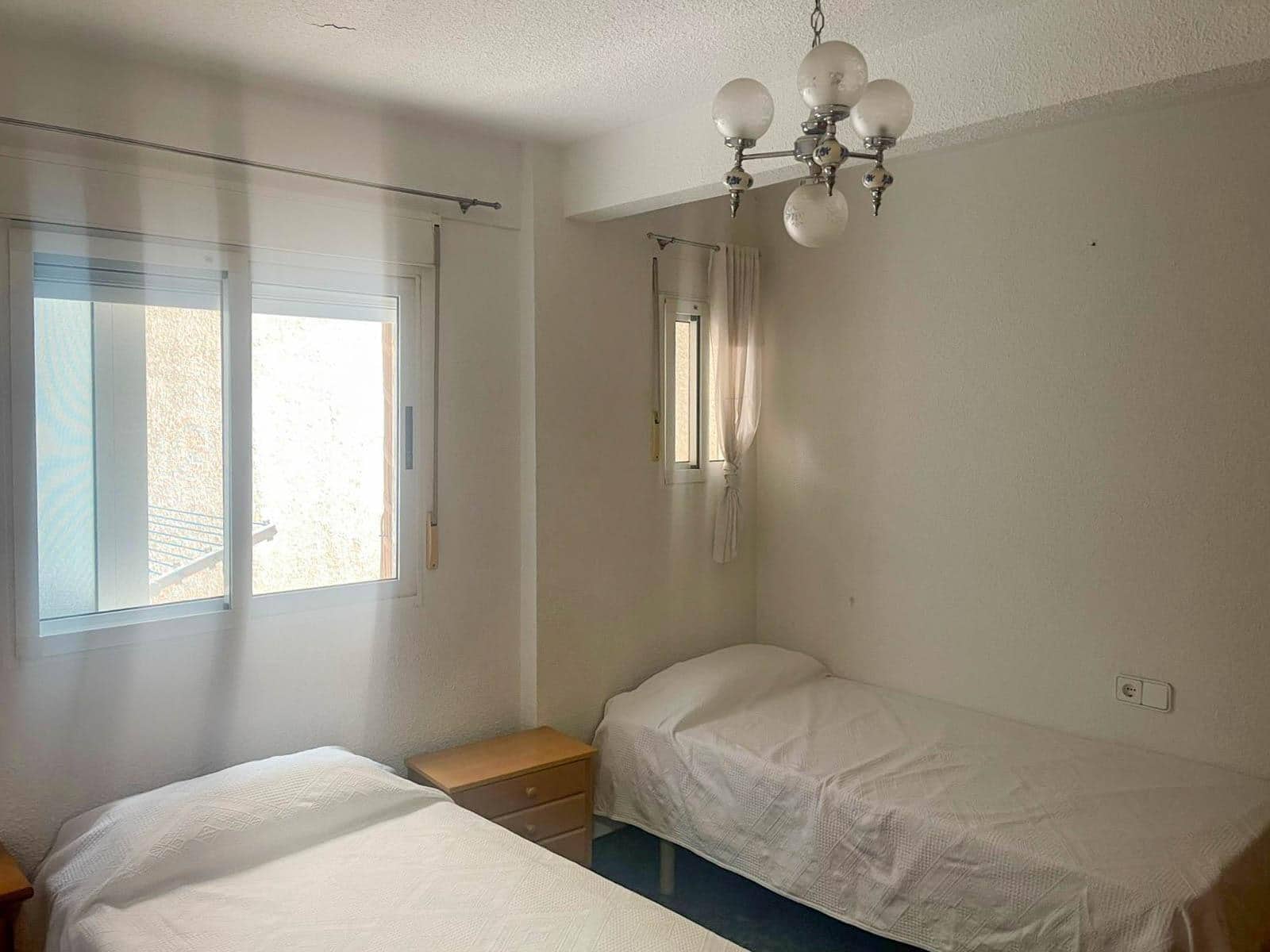 2 soveværelse Lejlighed til salg i Alicante by med garage - € 230.000 (Ref: 9904155)